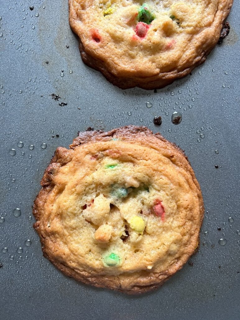 these are crispy cookies on a baking sheet