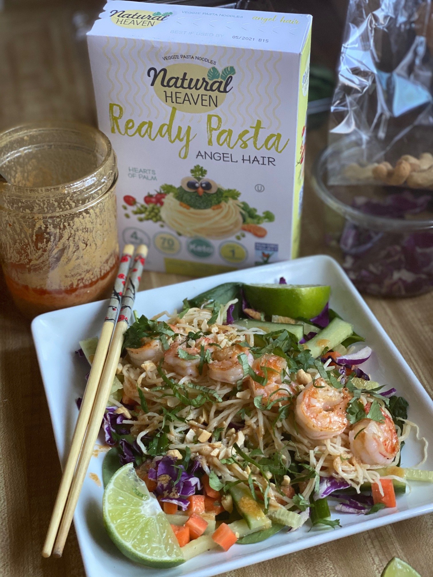 this is a plate of pad thai salad